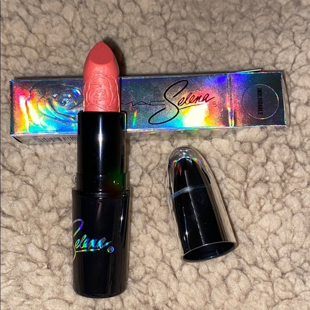 MAC Cosmetics Selena edition lipstick inolvidable